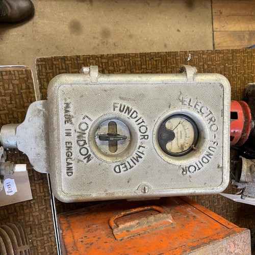 201 - A Sioux Canvey Valve Seat Grinder set, probably incomplete, and an Electro-Funditor amp meter, cased... 