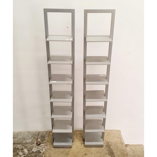 61 - A pair of Bang & Olufsen CD racks, 112 cm high (2)