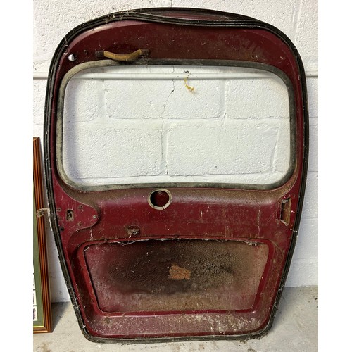 40 - A Heinkel car door
Being sold without reserve...