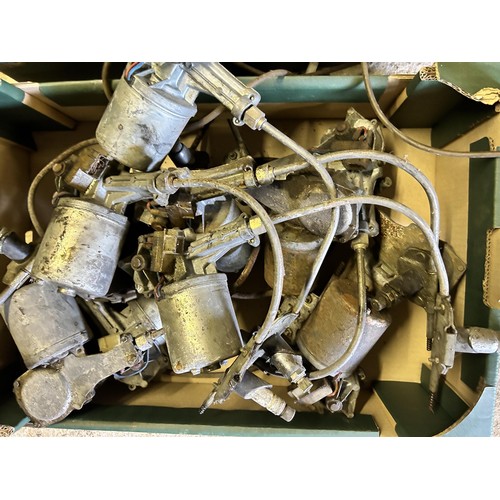 97B - Assorted windscreen wiper motors, and assorted windscreen washer bottles (2 boxes)
Being sold withou... 