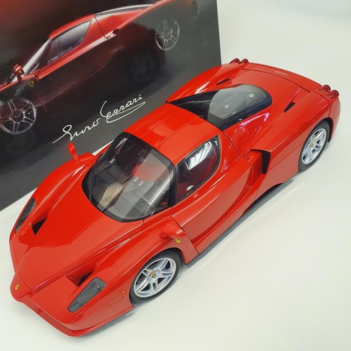 90 - A Kyosho 1:12 scale model of a Ferrari Enzo, boxed