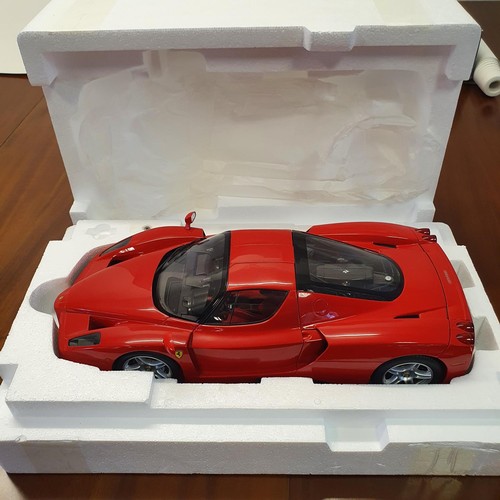 90 - A Kyosho 1:12 scale model of a Ferrari Enzo, boxed