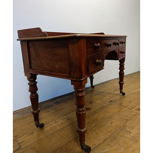 572 - A mahogany kneehole dressing table, having five drawers, 120 cm wide, and a pine trunk, 97 cm wide (... 