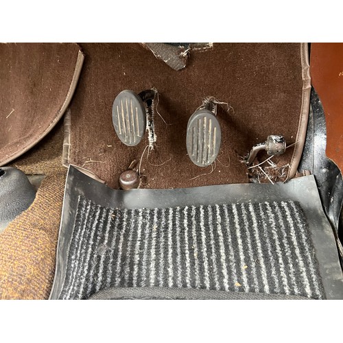 44 - 1939 Morris 8E Saloon
Registration number TFF 296
Black with brown leather interior
Current owner fo... 