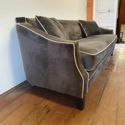 495 - A pair of grey sofas, 220 cm wide (2)