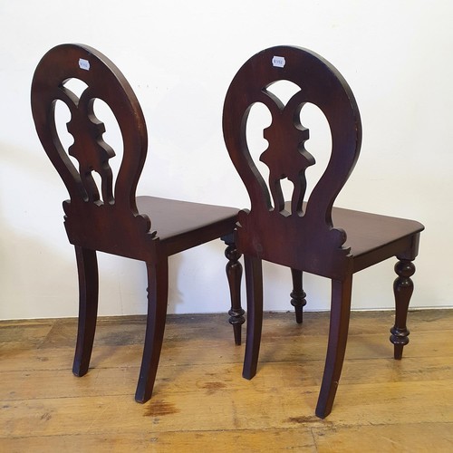 554 - A pair of 19th century hall Chairs (2)