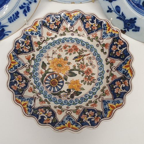 292 - A Delft plate, 23 cm diameter, two others, 23 cm diameter, and a bowl, 20 cm diameter (4)