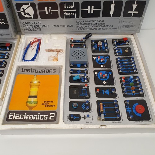 319 - An Electronics Set No 1, a Science Fair Electronic Project Lab, and two other sets, all boxed (4)