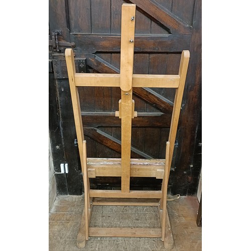 223 - A 20th century artist's easel, 160 cm high