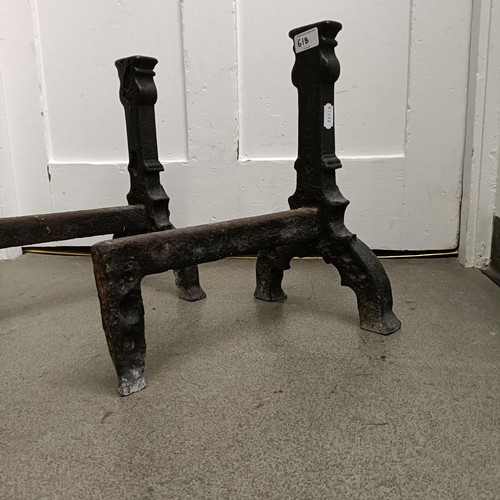 618 - A pair of 17th century style cast iron fire dogs, 40 cm high (2)