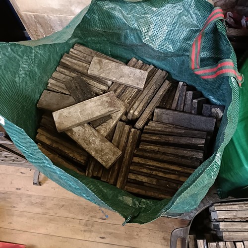 622 - A large quantity of parquet flooring (qty)