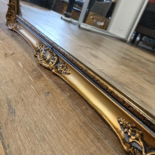 489 - A gilt framed wall mirror, 57 x 80 cm