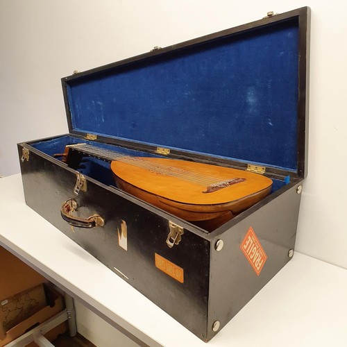 384 - An 8 course lute, made by Anthony S Campbell, with carrying case