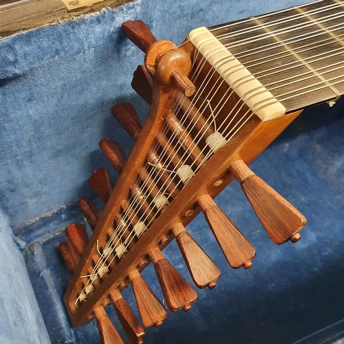 384 - An 8 course lute, made by Anthony S Campbell, with carrying case