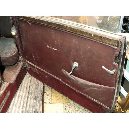 19 - 1935 Bentley 3.5 Litre Thrupp & Maberly DHC
Registration number HDV 278
Chassis number B-8-DG
Black ... 