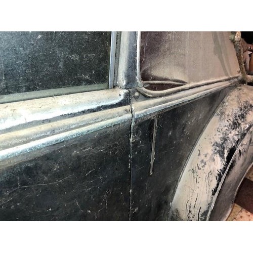 19 - 1935 Bentley 3.5 Litre Thrupp & Maberly DHC
Registration number HDV 278
Chassis number B-8-DG
Black ... 