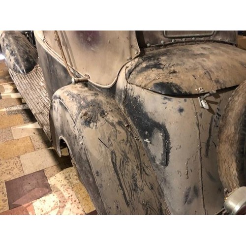 19 - 1935 Bentley 3.5 Litre Thrupp & Maberly DHC
Registration number HDV 278
Chassis number B-8-DG
Black ... 