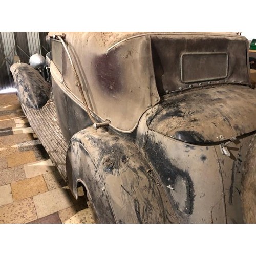 19 - 1935 Bentley 3.5 Litre Thrupp & Maberly DHC
Registration number HDV 278
Chassis number B-8-DG
Black ... 