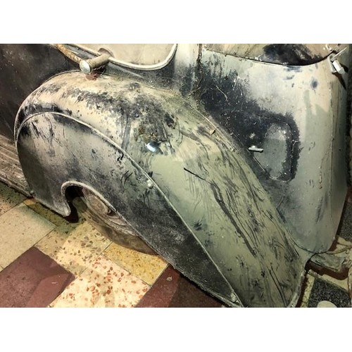 19 - 1935 Bentley 3.5 Litre Thrupp & Maberly DHC
Registration number HDV 278
Chassis number B-8-DG
Black ... 