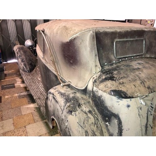 19 - 1935 Bentley 3.5 Litre Thrupp & Maberly DHC
Registration number HDV 278
Chassis number B-8-DG
Black ... 