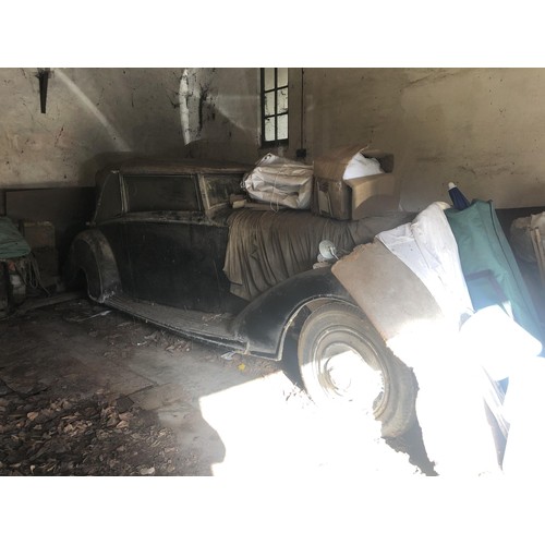 19 - 1935 Bentley 3.5 Litre Thrupp & Maberly DHC
Registration number HDV 278
Chassis number B-8-DG
Black ... 