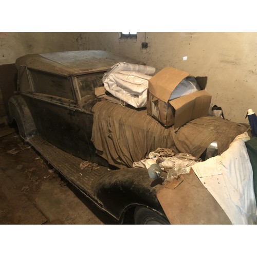 19 - 1935 Bentley 3.5 Litre Thrupp & Maberly DHC
Registration number HDV 278
Chassis number B-8-DG
Black ... 