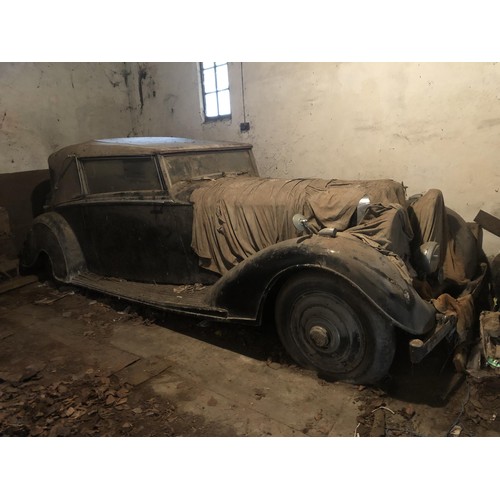 19 - 1935 Bentley 3.5 Litre Thrupp & Maberly DHC
Registration number HDV 278
Chassis number B-8-DG
Black ... 