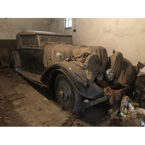 19 - 1935 Bentley 3.5 Litre Thrupp & Maberly DHC
Registration number HDV 278
Chassis number B-8-DG
Black ... 