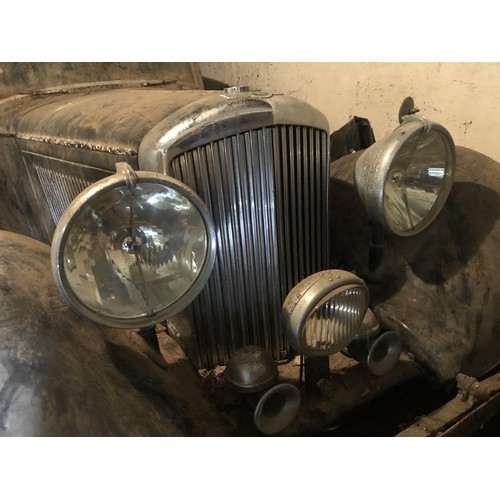 19 - 1935 Bentley 3.5 Litre Thrupp & Maberly DHC
Registration number HDV 278
Chassis number B-8-DG
Black ... 