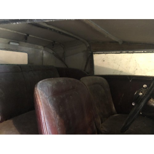 19 - 1935 Bentley 3.5 Litre Thrupp & Maberly DHC
Registration number HDV 278
Chassis number B-8-DG
Black ... 