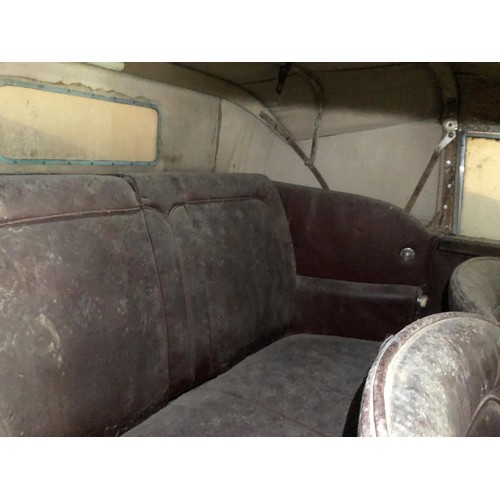 19 - 1935 Bentley 3.5 Litre Thrupp & Maberly DHC
Registration number HDV 278
Chassis number B-8-DG
Black ... 