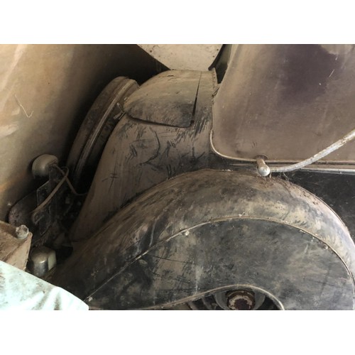 19 - 1935 Bentley 3.5 Litre Thrupp & Maberly DHC
Registration number HDV 278
Chassis number B-8-DG
Black ... 