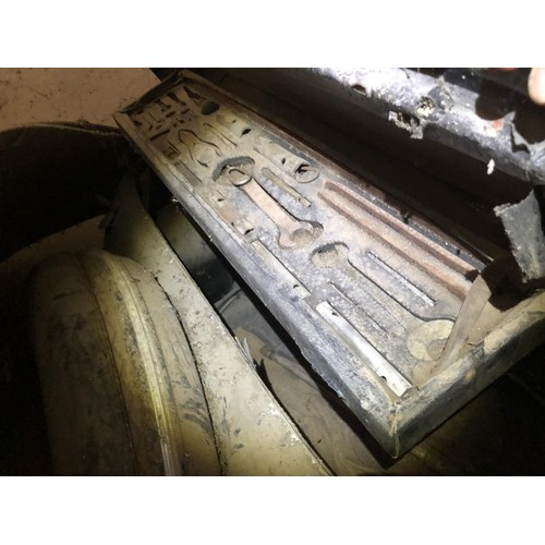 19 - 1935 Bentley 3.5 Litre Thrupp & Maberly DHC
Registration number HDV 278
Chassis number B-8-DG
Black ... 