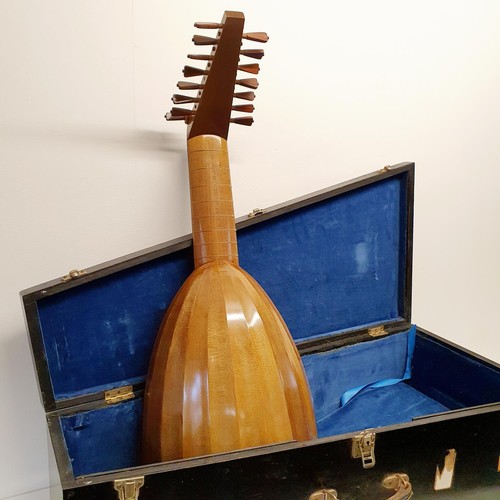 384 - An 8 course lute, made by Anthony S Campbell, with carrying case