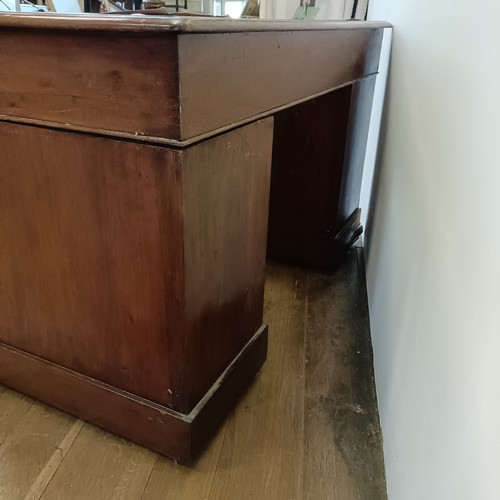 565 - A mahogany pedestal desk, having a nine drawer configuration, 120 cm wide