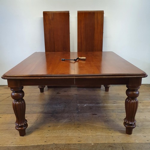 1227 - A Victorian style mahogany extending dining table, with two extra leaves