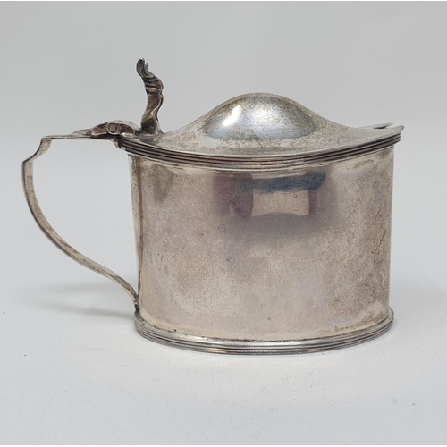 605 - A silver mustard pot, of oval form, Birmingham 1933, with a blue glass liner