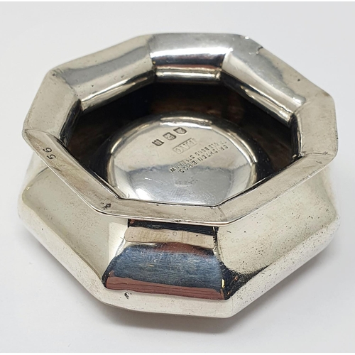 671 - An 18th century style silver octagonal salt, Dublin 1905, 2.4 ozt, 6 cm wide