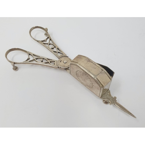 683 - A pair of late 18th century silver candle snuffers, London 1793, 2.6 ozt, 17 cm long