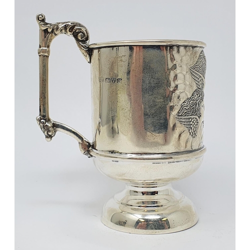 663 - A silver christening mug, decorated cherub face masks, chester 1911, 2.7 ozt, 10.5 cm high