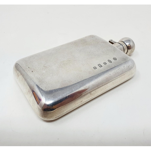 602 - A silver hip flask, Sheffield 2004, 5.6 ozt, 14 cm high