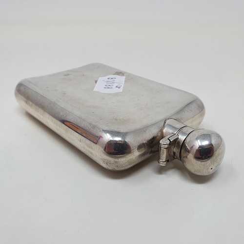 602 - A silver hip flask, Sheffield 2004, 5.6 ozt, 14 cm high