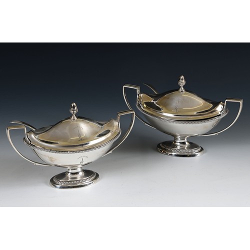 428 - A pair of George III oval silver sauce tureens and covers, Walter Brind, London, 1806,  41 ozt, and ... 