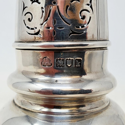 403 - An Edward VII silver sifter, London 1905, 7.1 ozt  Provenance:  From a large single owner collection... 