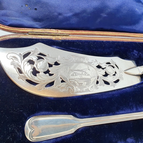 414 - A Victorian silver fiddle and thread pattern fish slice and fork, London 1863, cased, 8.9 ozt  Prove... 