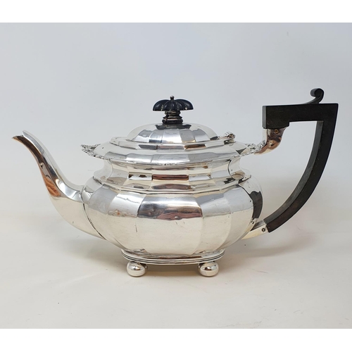 415 - A George V silver three piece tea set, the tea pot with ebonised handles, Birmingham, 1927, 30.6 ozt... 