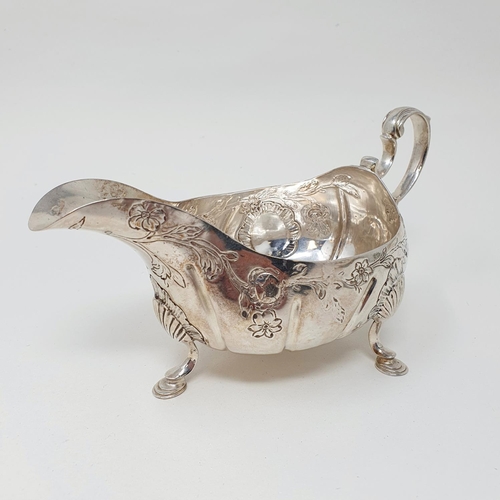 425 - A George III Irish silver sauce boat, Dublin 1770, 5.9 ozt  Provenance: From a large single owner co... 