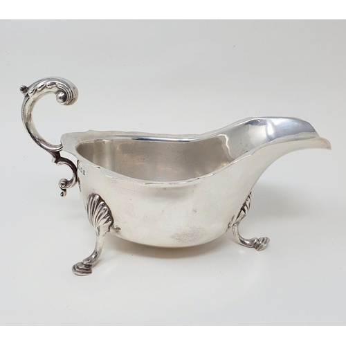 426 - A George V silver sauce boat, London 1924, 9.1 ozt  Provenance: From a large single owner collection... 