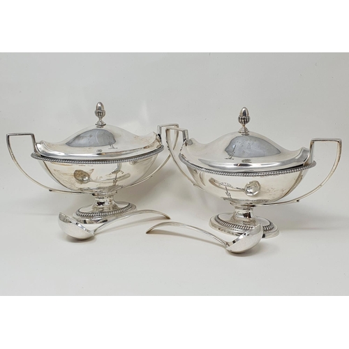 428 - A pair of George III oval silver sauce tureens and covers, Walter Brind, London, 1806,  41 ozt, and ... 