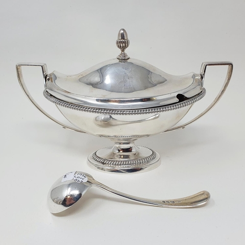 428 - A pair of George III oval silver sauce tureens and covers, Walter Brind, London, 1806,  41 ozt, and ... 